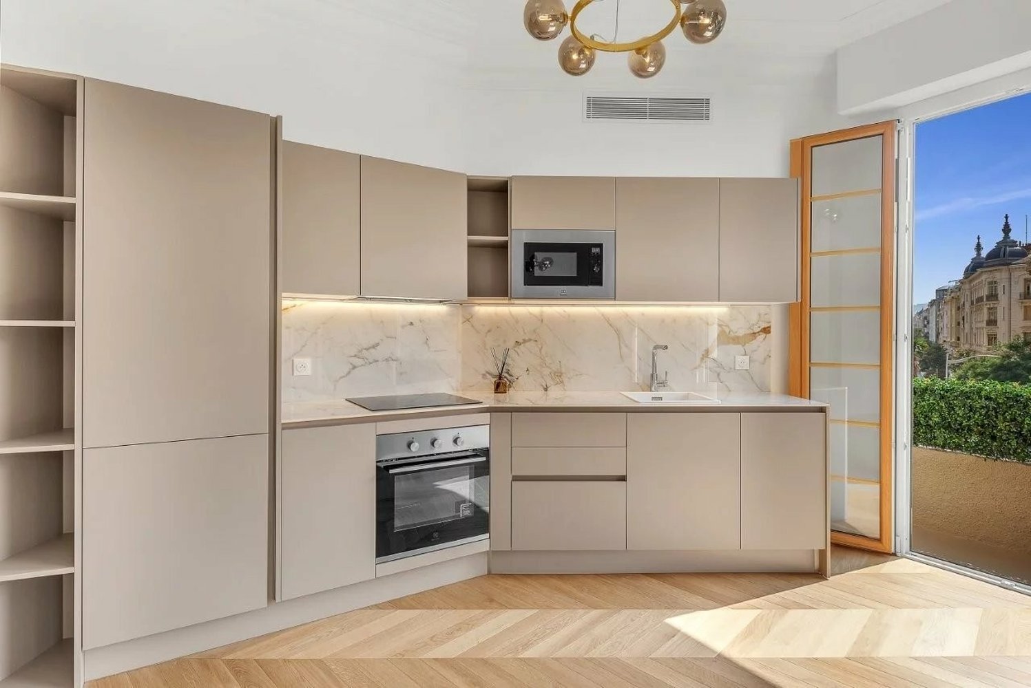 Property photo in Carre d'Or