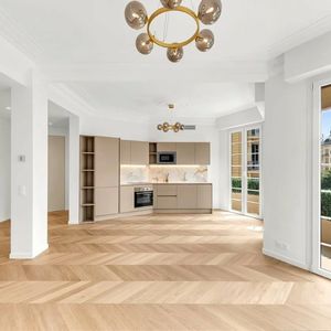 Property in Carre d'Or