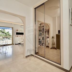 Property in Carre d'Or