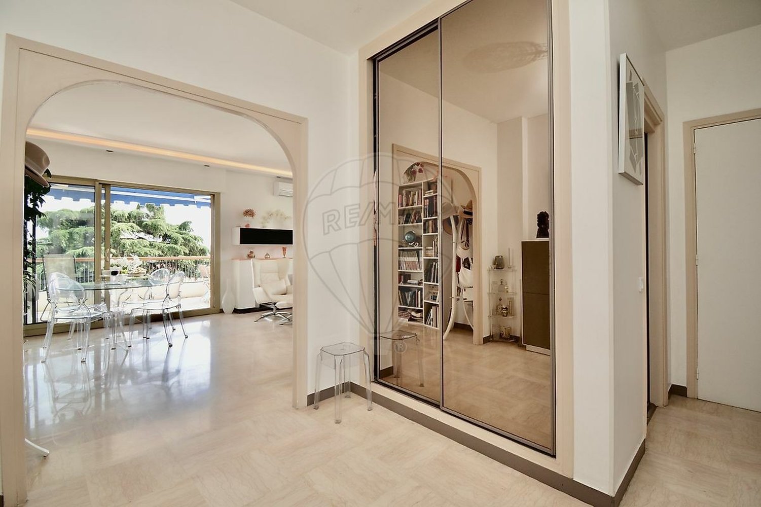 Property photo in Carre d'Or