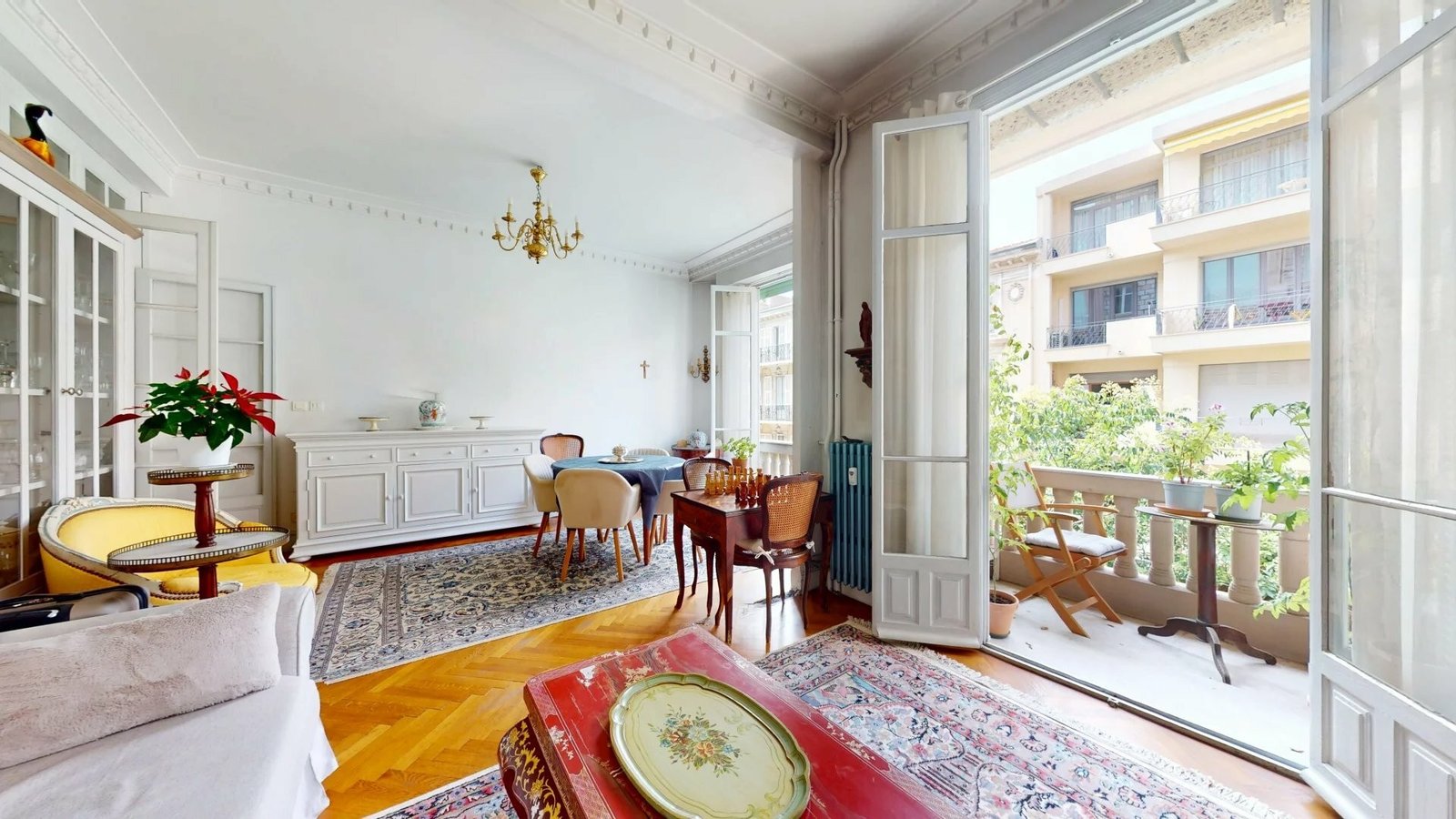 Property photo in Carre d'Or