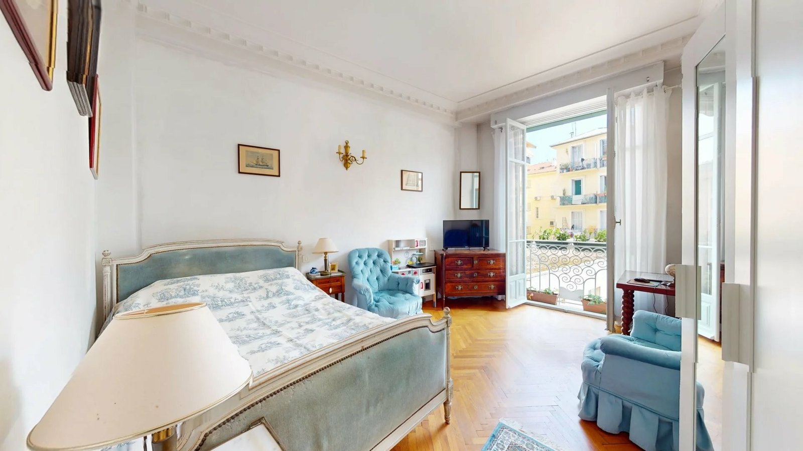 Property photo in Carre d'Or