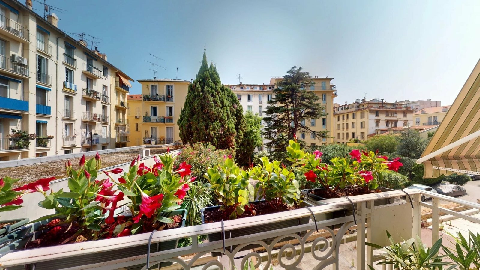 Property photo in Carre d'Or