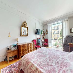 Property in Carre d'Or