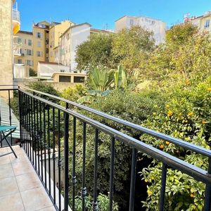 Property in Carre d'Or