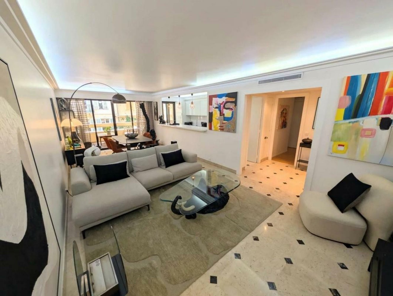 Property photo in Carre d'Or