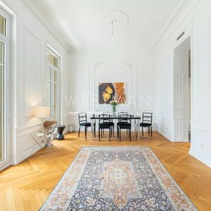 Property in Carre d'Or