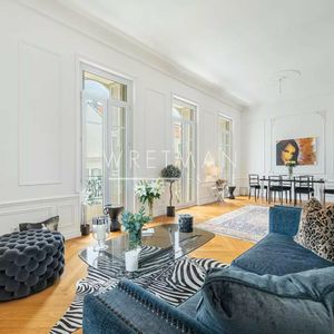 Property in Carre d'Or