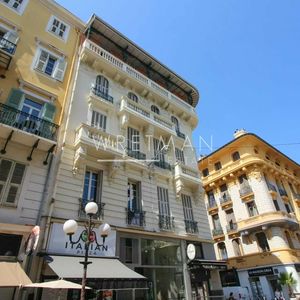 Property in Carre d'Or