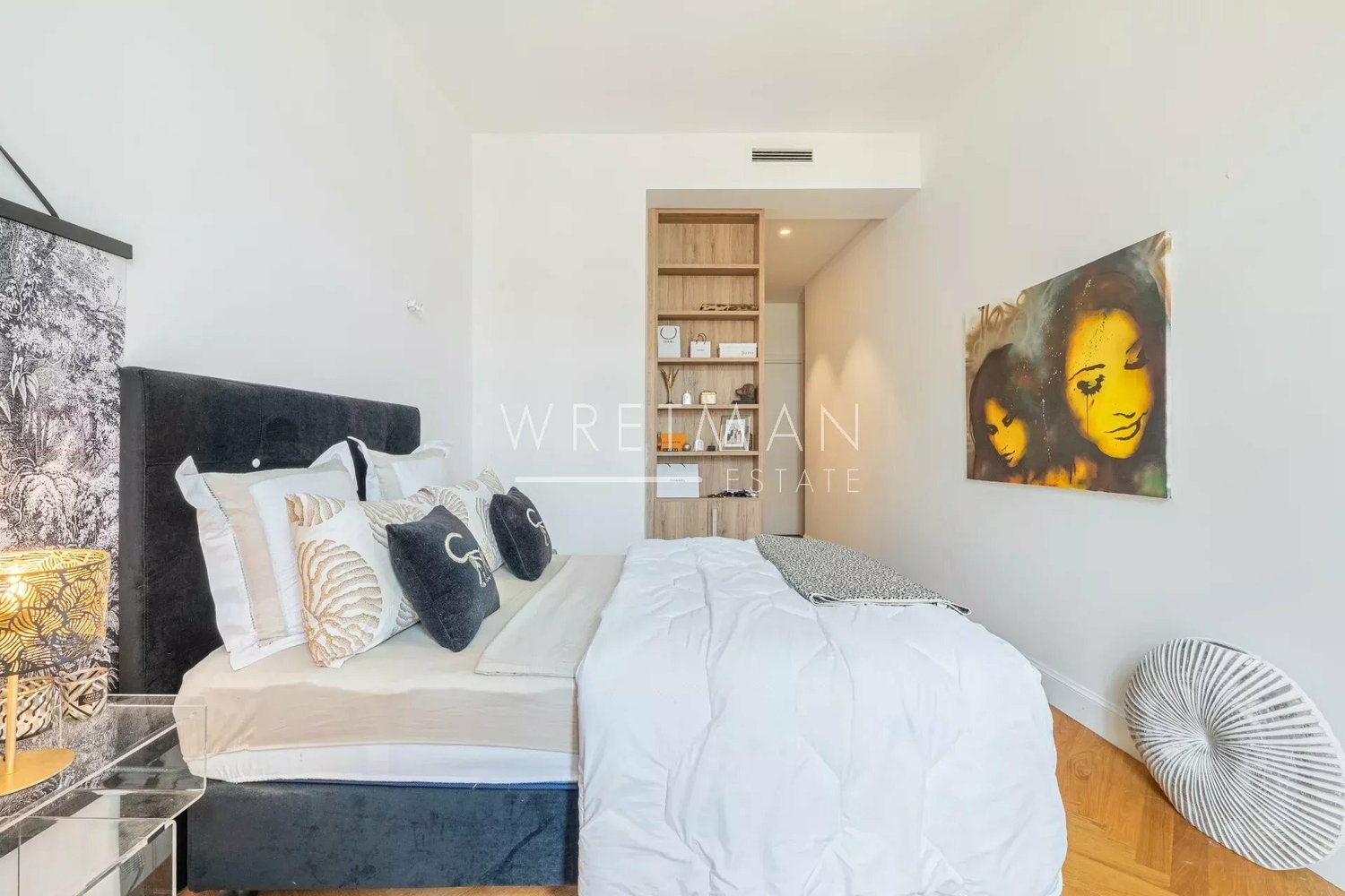 Property photo in Carre d'Or