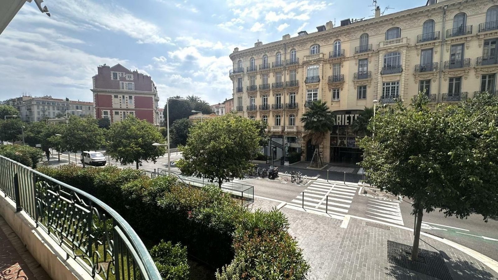 Property photo in Carre d'Argent