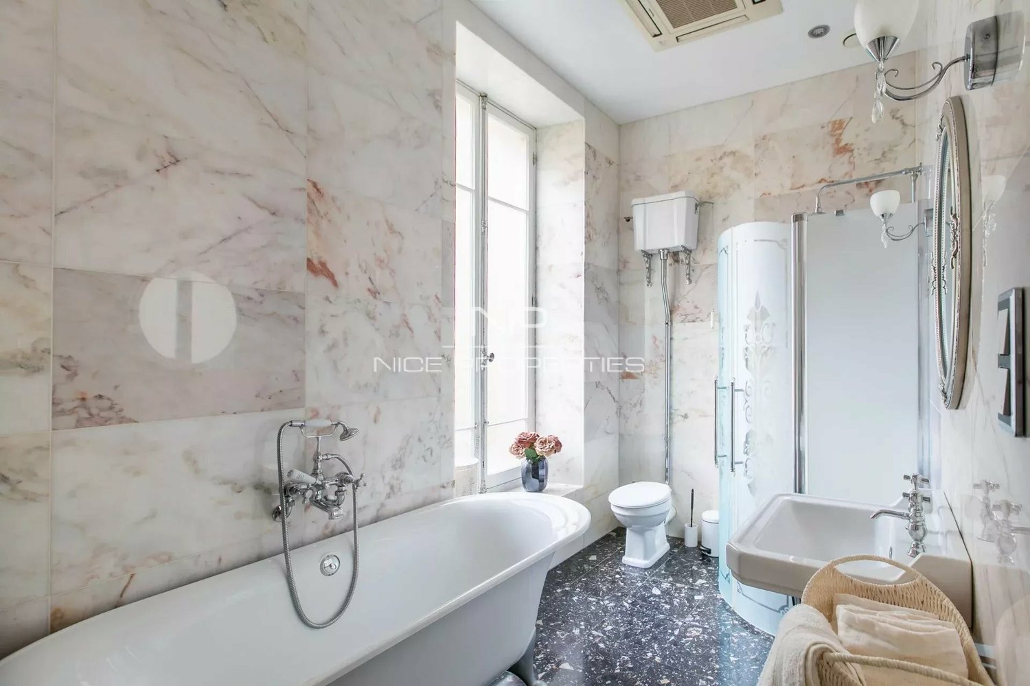 Property photo in Carre d'Argent