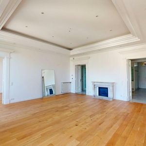 Property in Carre d'Argent