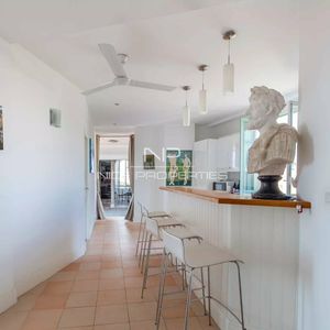 Property in Carre d'Argent