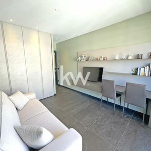 Property in Carre d'Or