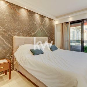 Property in Carre d'Or