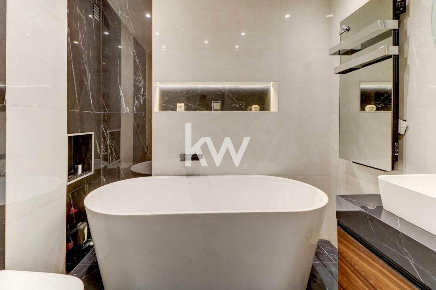 Property photo in Carre d'Or