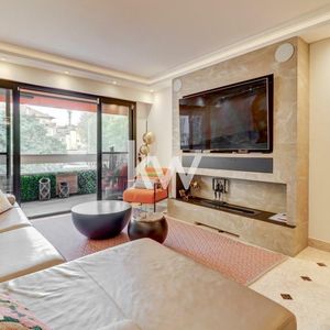 Property in Carre d'Or