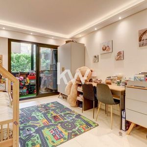 Property in Carre d'Or