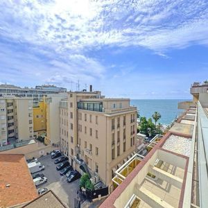 Property in Carre d'Or