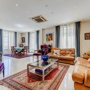 Property in Carre d'Or