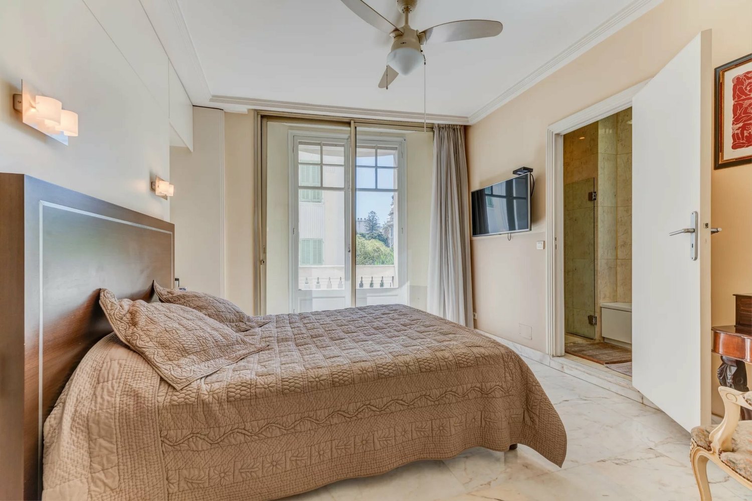 Property photo in Carre d'Or