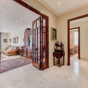 Property in Carre d'Or