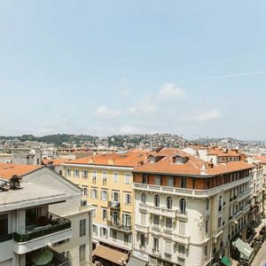 Property in Carre d'Or