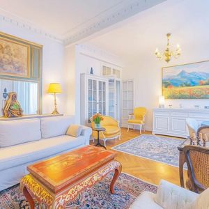 Property in Carre d'Or