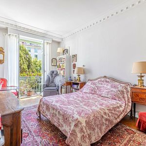 Property in Carre d'Or