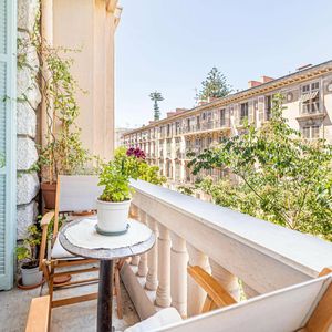 Property in Carre d'Or