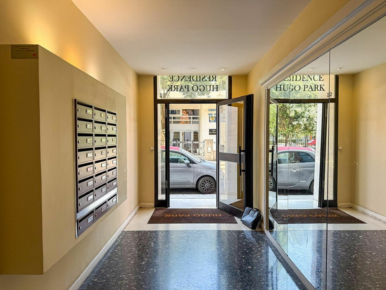 Property photo in Carre d'Or