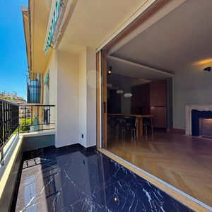 Property in Carre d'Or