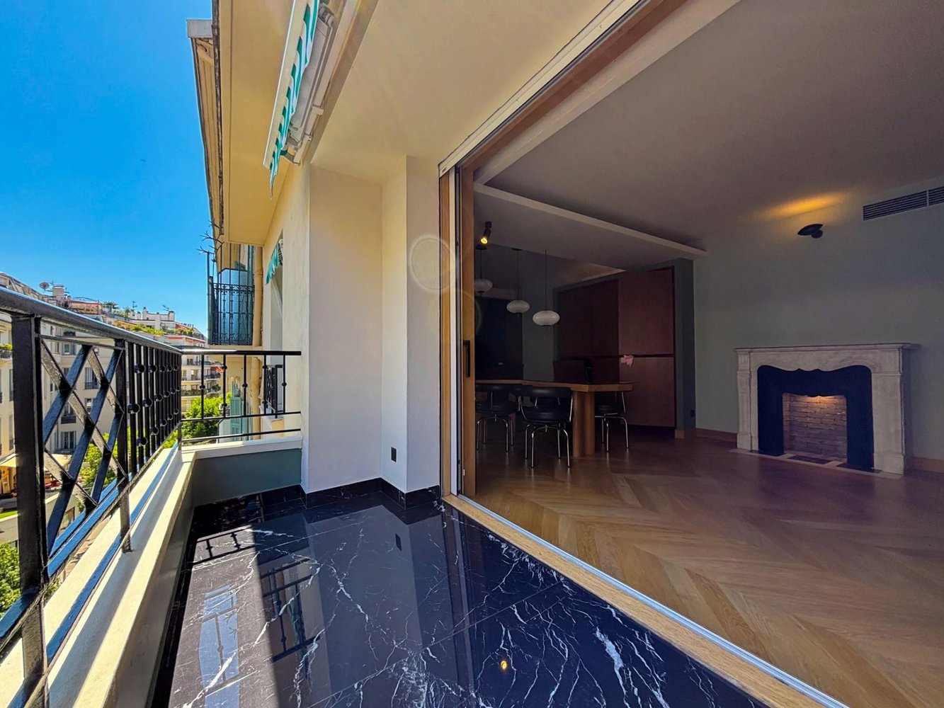 Property photo in Carre d'Or