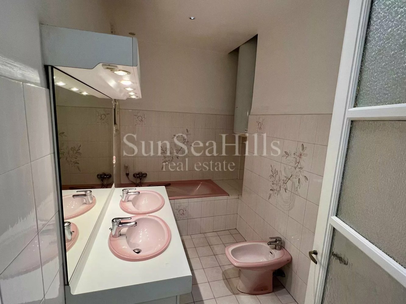 Property photo in Carre d'Or