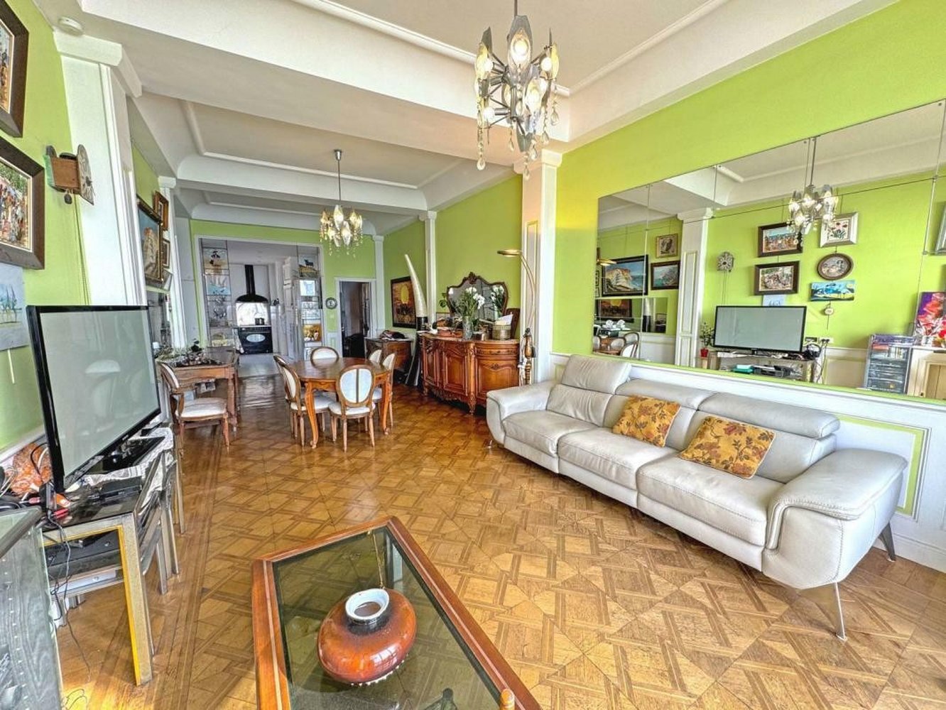 Property photo in Carre d'Or