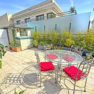 Property in Carre d'Or