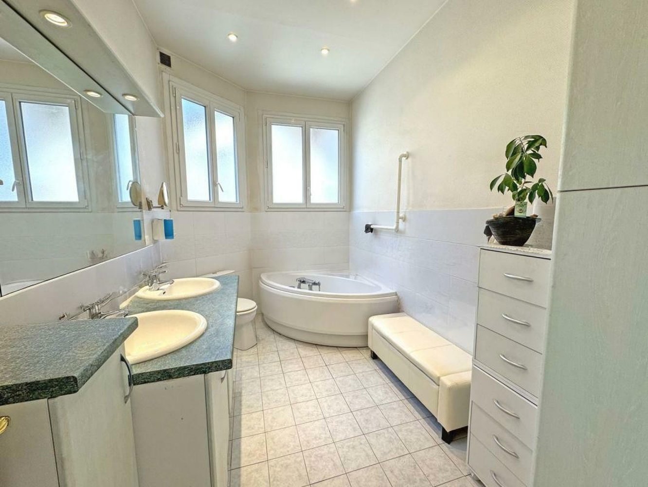 Property photo in Carre d'Or