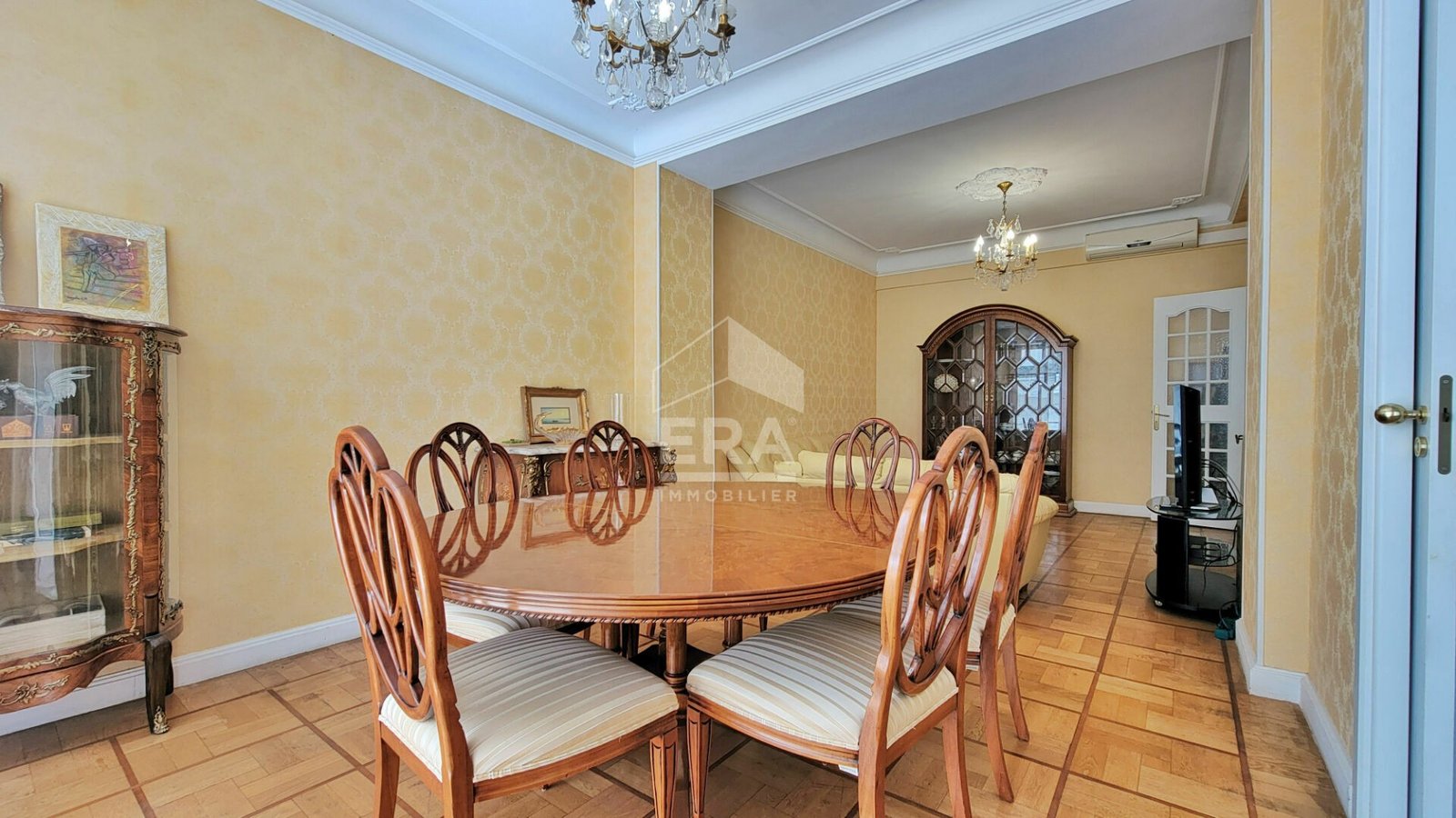 Property photo in Carre d'Or