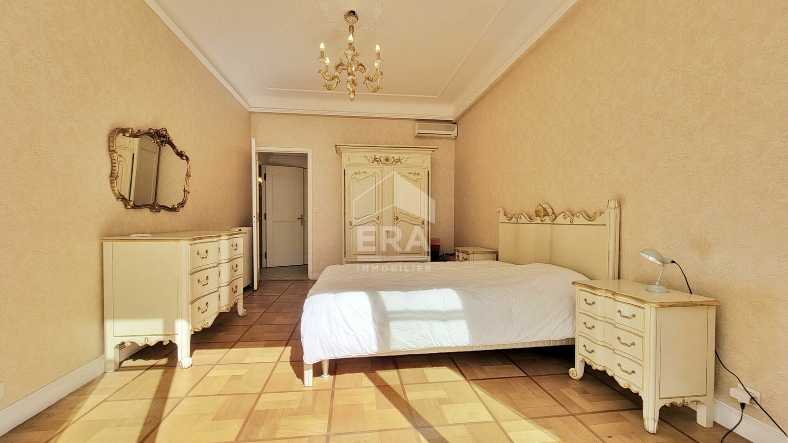 Property photo in Carre d'Or