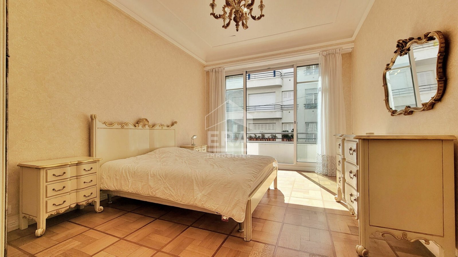 Property photo in Carre d'Or