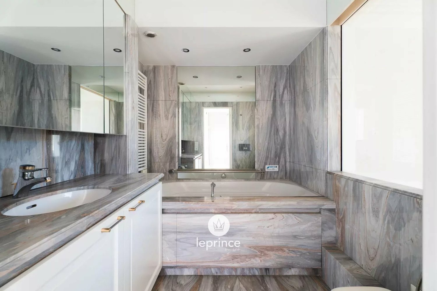 Property photo in Carre d'Argent