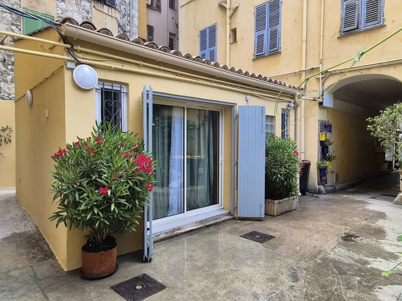 Property photo in Carre d'Or