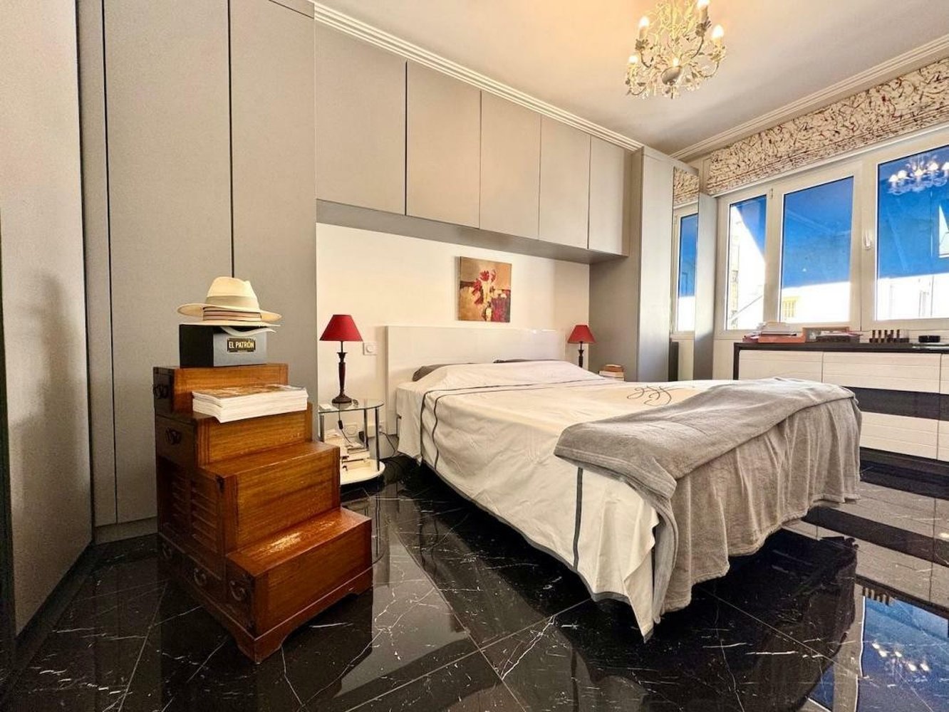 Property photo in Carre d'Or