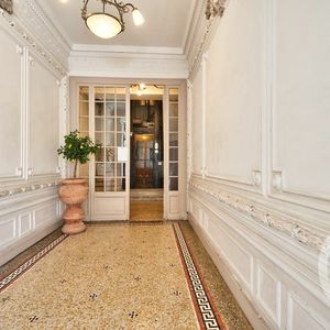 Property in Carre d'Or