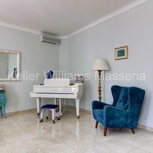 Property in Carre d'Or