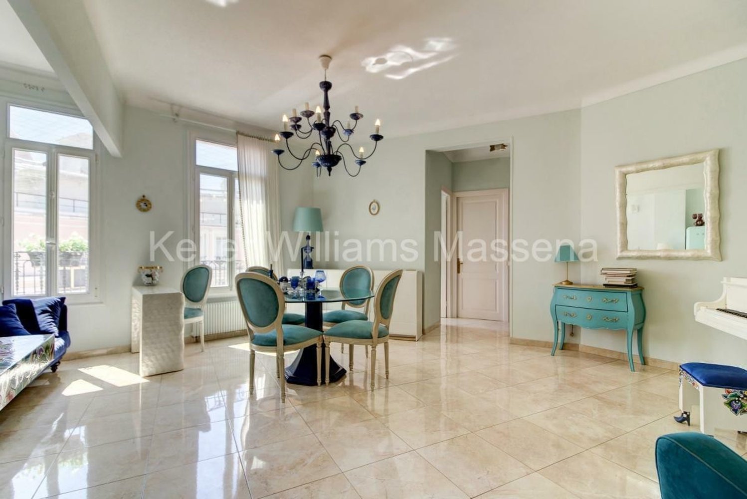 Property photo in Carre d'Or