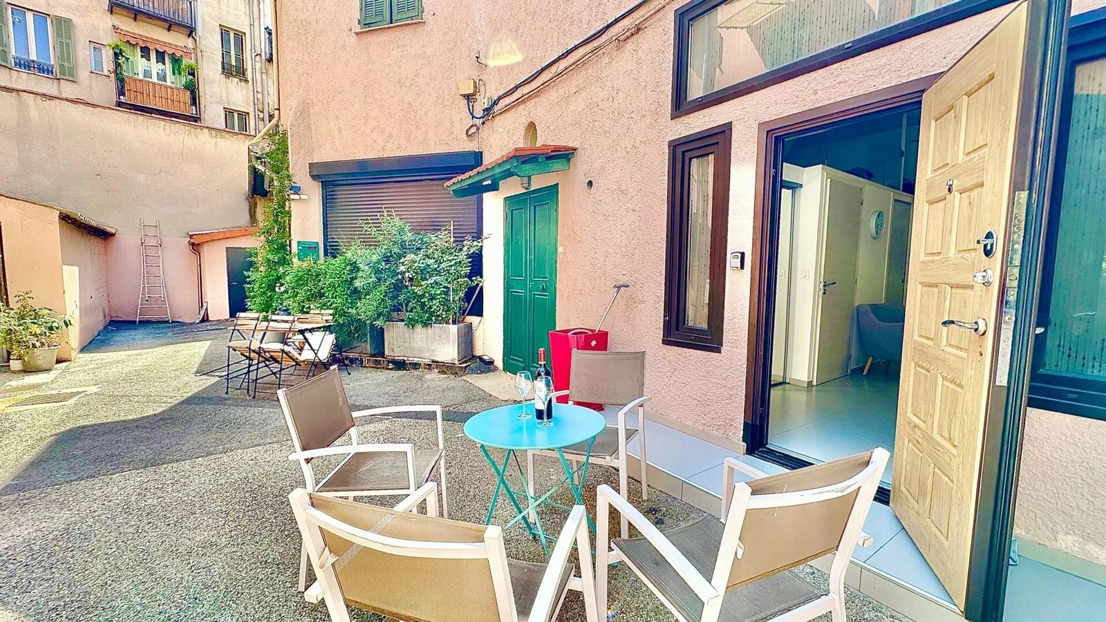 Property photo in Musicians Quarter