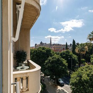 Property in Carre d'Or