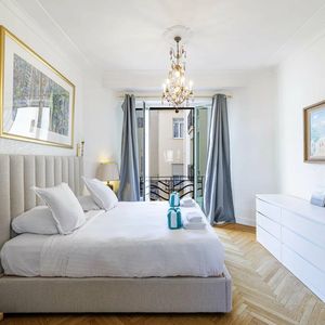 Property in Carre d'Or